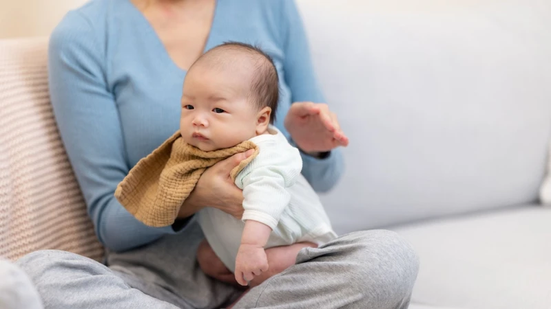 Vỗ ợ hơi đúng cách giúp bé thoải mái hơn sau cữ bú