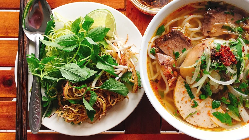 Lượng calo trong bún bò phụ thuộc vào nguyên liệu, khẩu phần ăn và cách chế biến