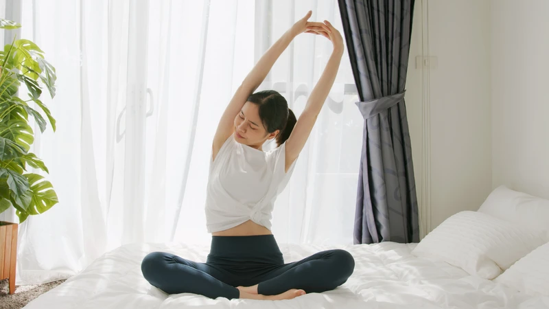 Ngủ đủ và sinh hoạt điều độ có thể giúp hạn chế mệt mỏi do thiếu ngủ trong kỳ kinh