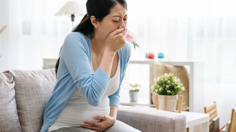 Buồn nôn sáng sớm khi mang thai chủ yếu do thay đổi hormone và hệ tiêu hóa