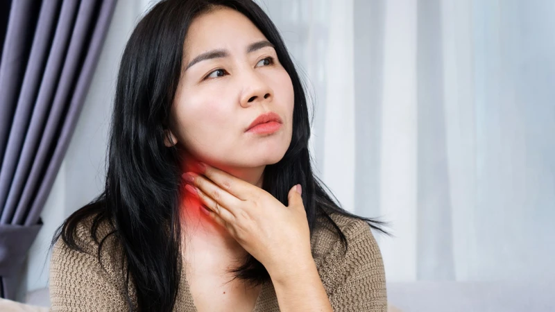 Khối hoặc vùng sưng ở cổ có thể là dấu hiệu khiến người bệnh cần kiểm tra tuyến giáp