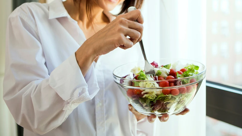 Ăn cà chua đúng cách giúp phát huy lợi ích đối với sức khỏe tim mạch