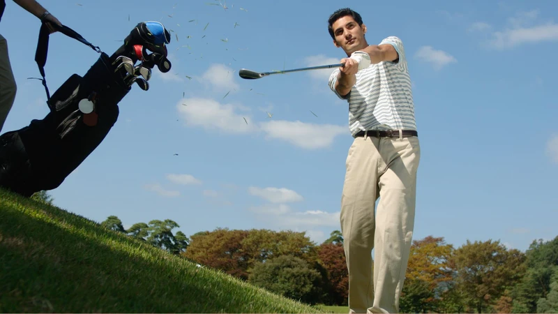 Chấn thương khi chơi golf có thể gây đau vùng thắt lưng