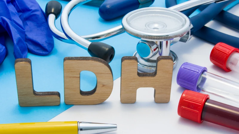 LDH (Lactate Dehydrogenase) thường tăng khi có tổn thương tế bào ở nhiều cơ quan khác nhau.