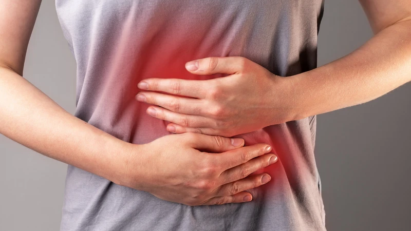 Đau vùng dạ dày là triệu chứng thường gặp khi có polyp ở dạ dày
