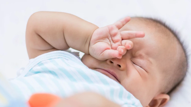 Quan sát biểu hiện giúp phân biệt đói với các nhu cầu khác của bé