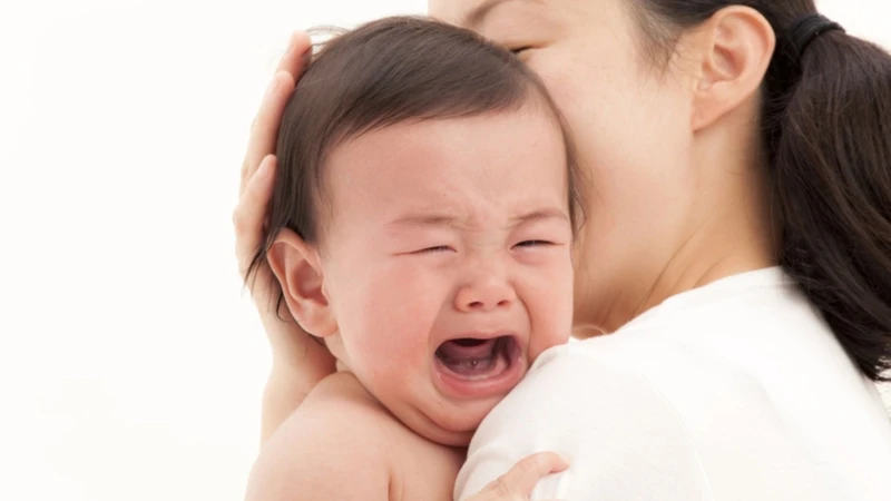 Trẻ 3 tuổi mọc răng thường quấy khóc và khó ngủ hơn