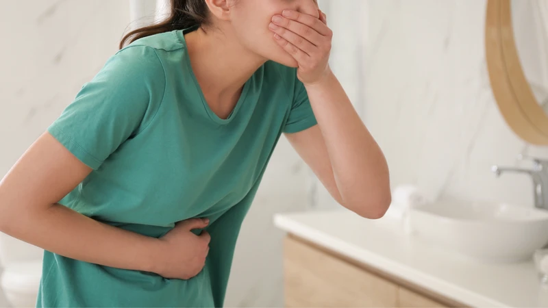 Đau bụng dữ dội kèm buồn nôn, nôn nhiều có thể là dấu hiệu triglyceride cao