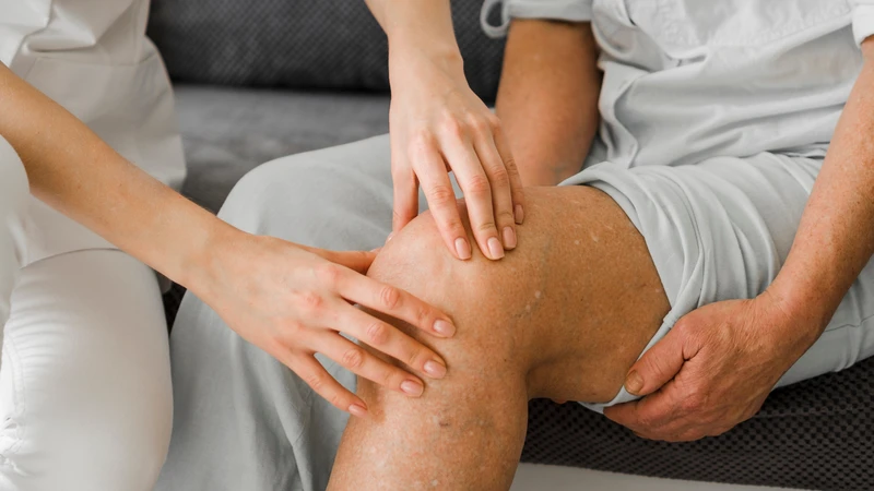 Vật lý trị liệu đóng vai trò quan trọng trong việc kiểm soát các triệu chứng thoái hóa khớp
