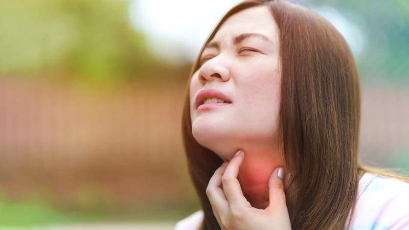 Viêm họng có thể được phân loại theo 2 cách