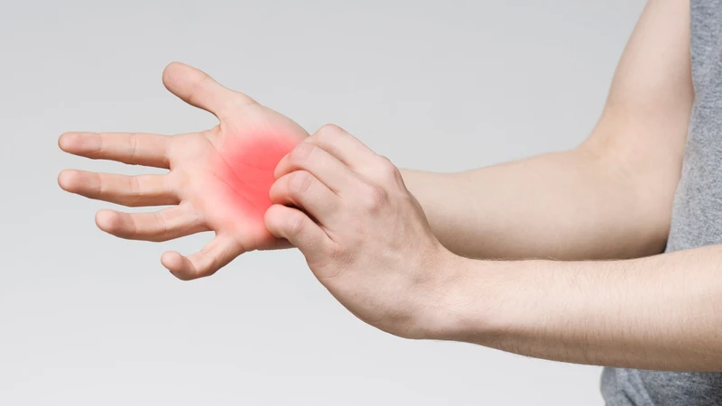 Tình trạng ngứa hoặc đau dai dẳng tại một vùng da cụ thể cũng có thể là dấu hiệu cảnh báo cần được thăm khám