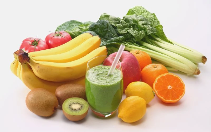 Nên ưu tiên bổ sung vitamin C cho trẻ từ các thực phẩm tự nhiên như ổi, cam, chanh...