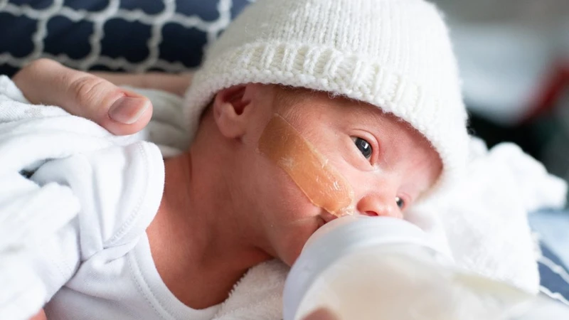 Cách chăm sóc trẻ sinh non 32 tuần và nguy cơ sức khỏe 4