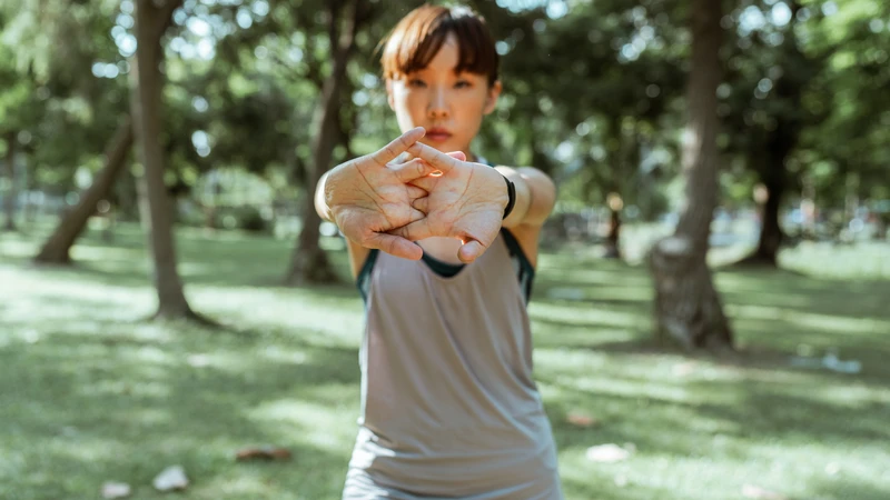 Luôn dành thời gian khởi động và làm nóng các khớp trước khi chơi thể thao