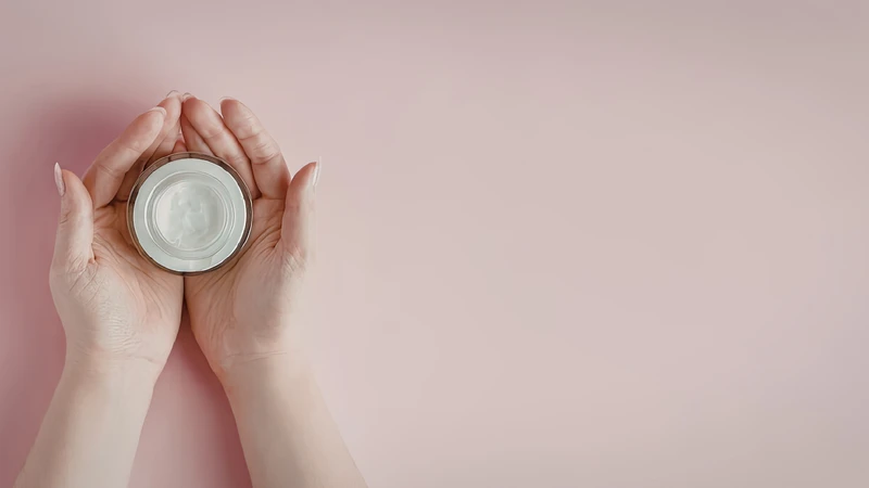 Mỗi bé có làn da khác nhau, với da bình thường nên chọn lotion hoặc cream nhẹ, thấm nhanh