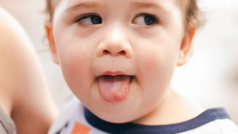 Cách chữa viêm lưỡi bản đồ ở trẻ em an toàn, đơn giản cha mẹ có thể áp dụng 1