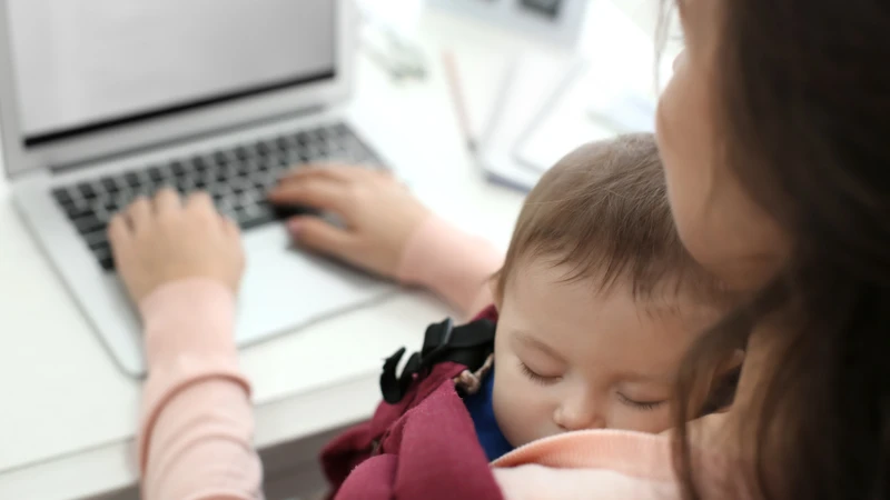Cần đảm bảo đường thở của bé luôn thông thoáng và khuôn mặt không bị che kín
