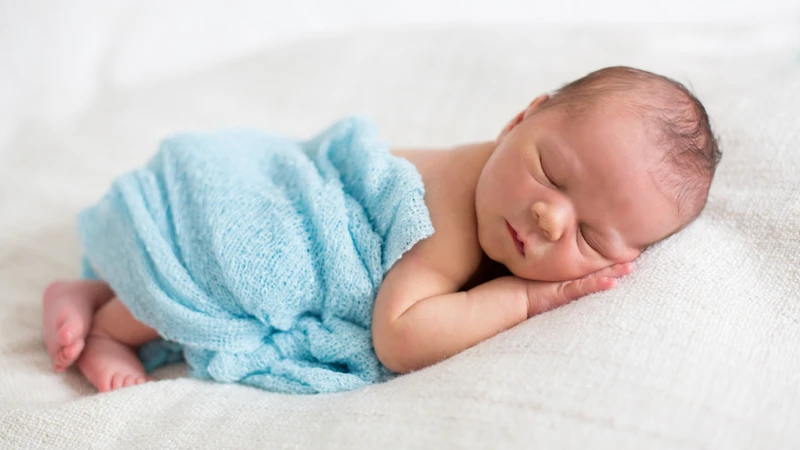 Trẻ sơ sinh có chu kỳ ngủ ngắn hơn người lớn, thường chỉ kéo dài khoảng 40 - 60 phút mỗi chu kỳ