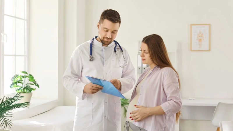 Sau khi có kết quả, mẹ cần thảo luận với bác sĩ di truyền hoặc bác sĩ sản khoa về các hướng xử lý