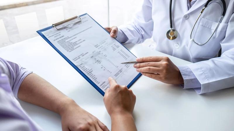 Nên thăm khám bác sĩ khi cholesterol cao hoặc thay đổi lối sống không cải thiện
