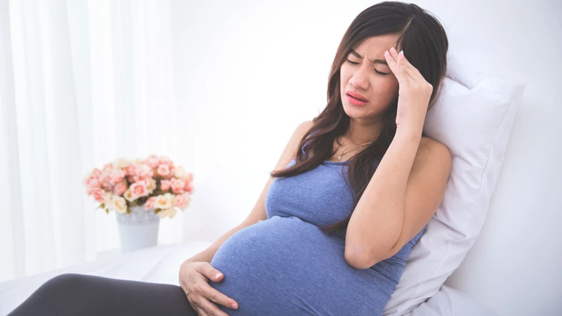 Đau đầu dữ dội kèm nhìn mờ hoặc sưng phù cần đến cơ sở y tế ngay
