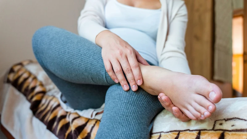 Mẹ bầu nên tránh các yếu tố làm tình trạng phù chân nặng hơn