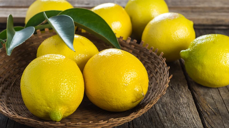 Chanh chứa vitamin C hỗ trợ hoạt động của hệ miễn dịch