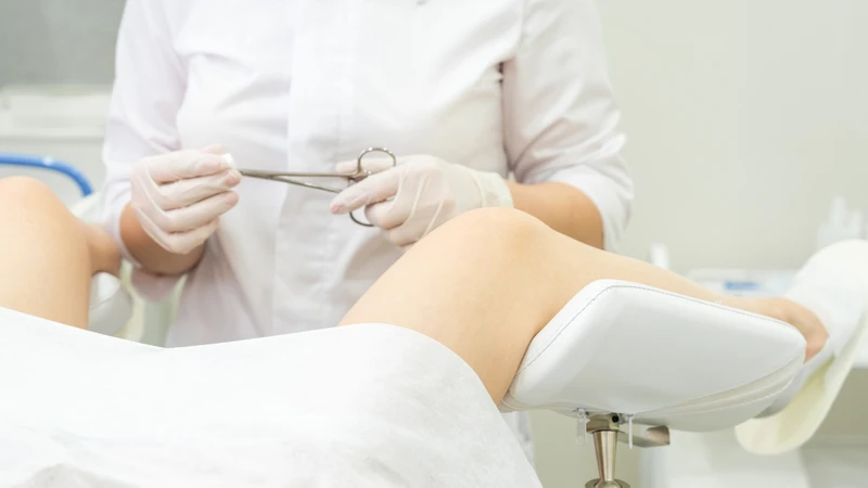 Bác sĩ thường kết hợp nghiệm pháp rặn trong quá trình kiểm tra để phát hiện sa tử cung rõ ràng hơn