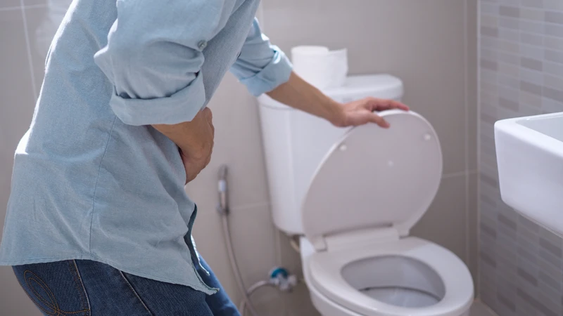 Thận yếu có thể làm thay đổi màu sắc nước tiểu