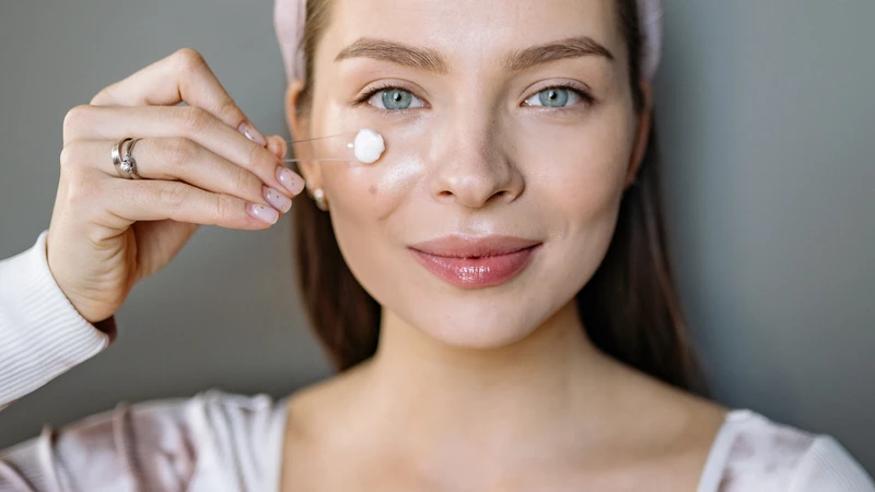 Sử dụng thuốc bôi kê đơn nhằm kiểm soát vi khuẩn và giảm viêm