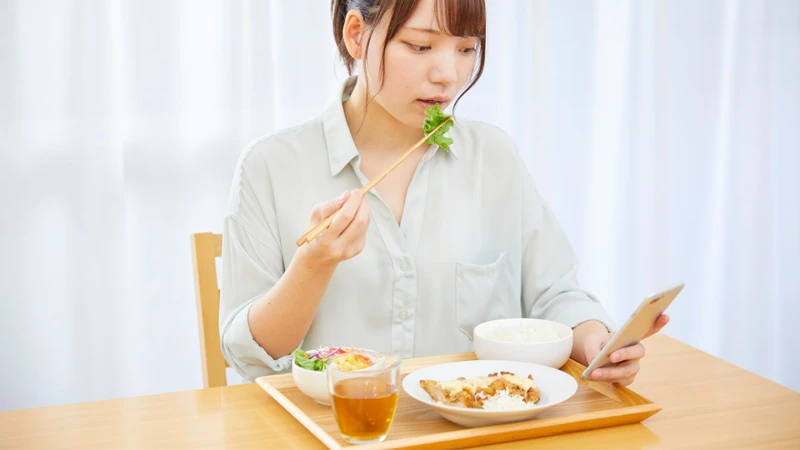 Sự thay đổi khẩu vị và cảm giác thèm ăn bất thường là biểu hiện khá phổ biến ở nhiều phụ nữ mang thai sớm
