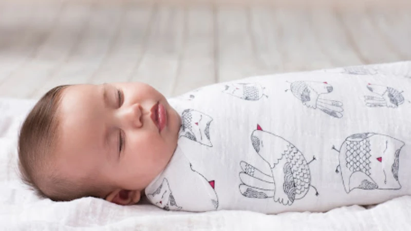 Quấn khăn đúng cách giúp bé có giấc ngủ sâu và an toàn hơn