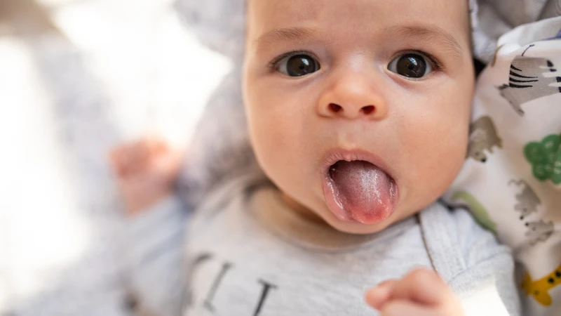 Cách rơ lưỡi lấy đờm cho trẻ sơ sinh không có hiệu quả trong việc loại bỏ đờm