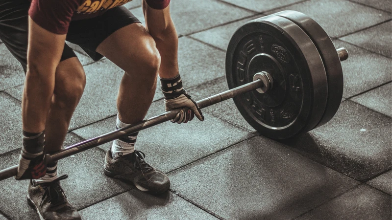 Tập tạ đều đặn giúp nam giới tăng khối cơ và cân nặng hiệu quả