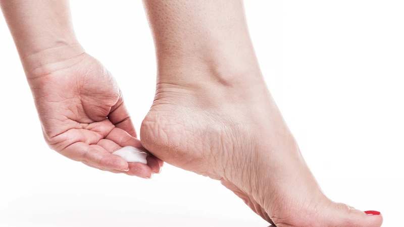 Dưỡng ẩm gót chân  cấp ẩm sâu và nuôi dưỡng làn da khô nứt