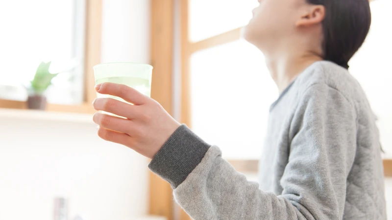 Cách trị viêm họng cho mẹ đang cho con bú 2