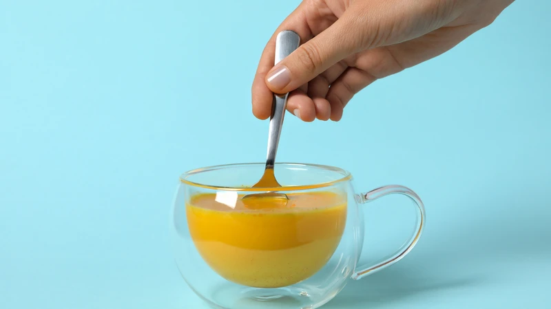 Có nhiều cách uống nghệ tươi hỗ trợ sức khỏe dạ dày