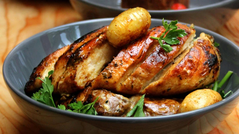 Bị cúm có nên ăn thịt, trứng, sữa không
