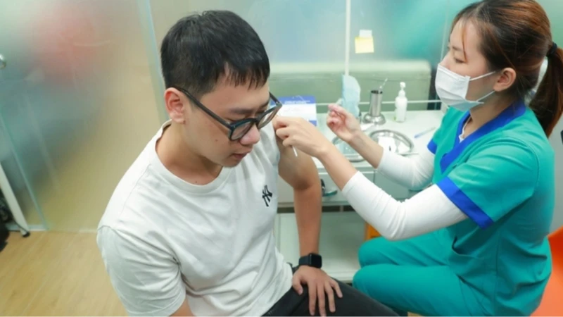 Tiêm vắc xin giúp giảm nguy cơ mắc cúm và các biến chứng hô hấp nặng