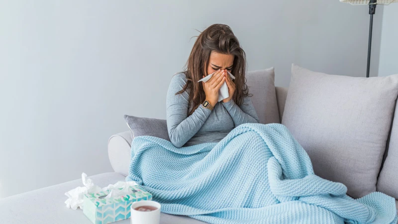 Cảm lạnh là bệnh truyền nhiễm do virus gây ra ở đường hô hấp