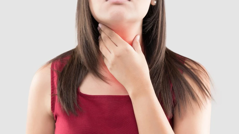 Cảm giác nghẹn cổ họng nhưng ăn uống bình thường là do đâu? 1