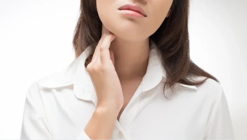 Cảm giác nghẹn cổ họng nhưng ăn uống bình thường là do đâu? 2