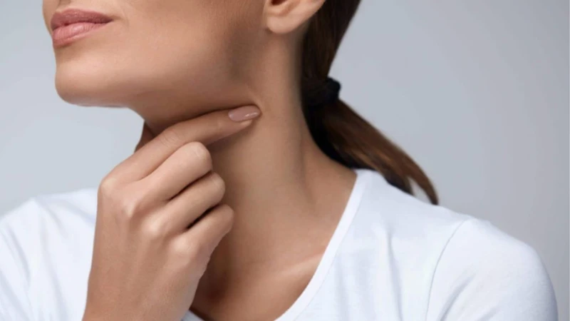Cảm giác nghẹn cổ họng nhưng ăn uống bình thường là do đâu? 3