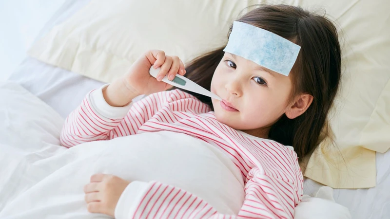Người mắc cảm lạnh có thể biểu hiện sốt nhẹ tới vừa