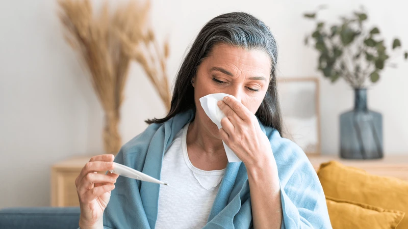 Nên đi khám khi sốt cao trên 38,5°C kéo dài hơn 4 ngày