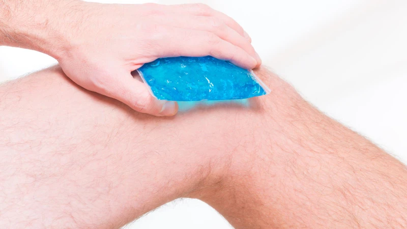 Chườm lạnh trong 48 giờ đầu giúp giảm đau hiệu quả do căng cơ háng