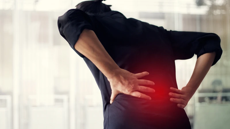 Cơn đau khu trú ở lưng dưới, nơi chịu nhiều áp lực khi vận động