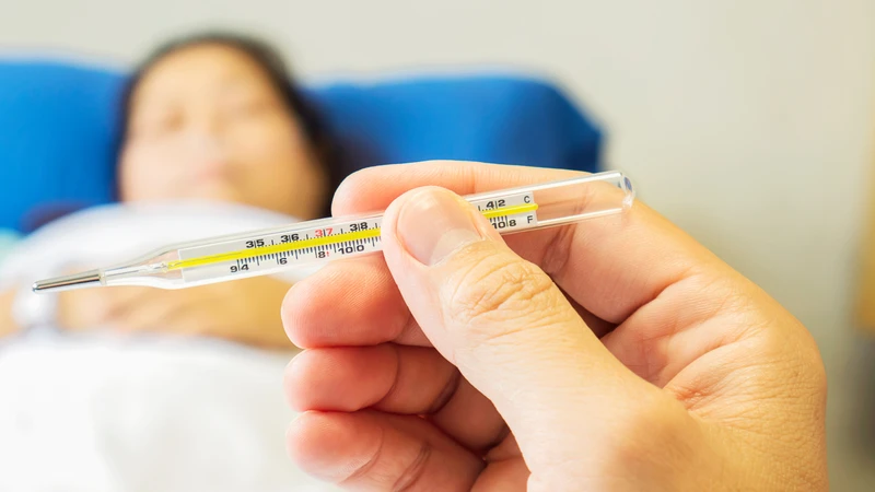 Đau đầu kèm sốt, nôn hoặc thay đổi trạng thái ý thức càng cần được lưu ý