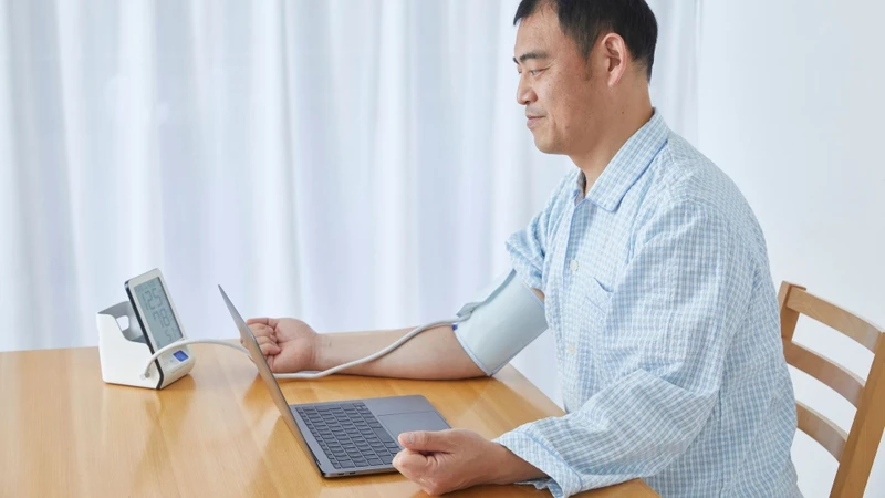 Cần thường xuyên theo dõi huyết áp tại nhà