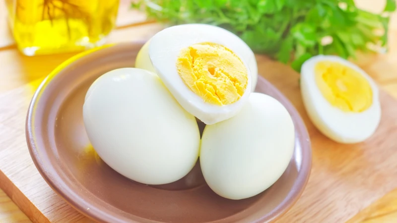 Trứng cung cấp nhiều dưỡng chất thiết yếu nhưng không nên được tiêu thụ quá mức